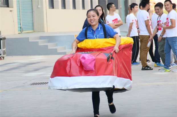 看我多了一只“快樂的大腳”，瞬間腳底生風！